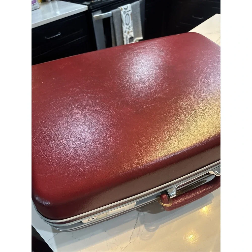 Vintage Samsonite Silhouette II Burgundy 19/22  Hard Luggage • Survivor